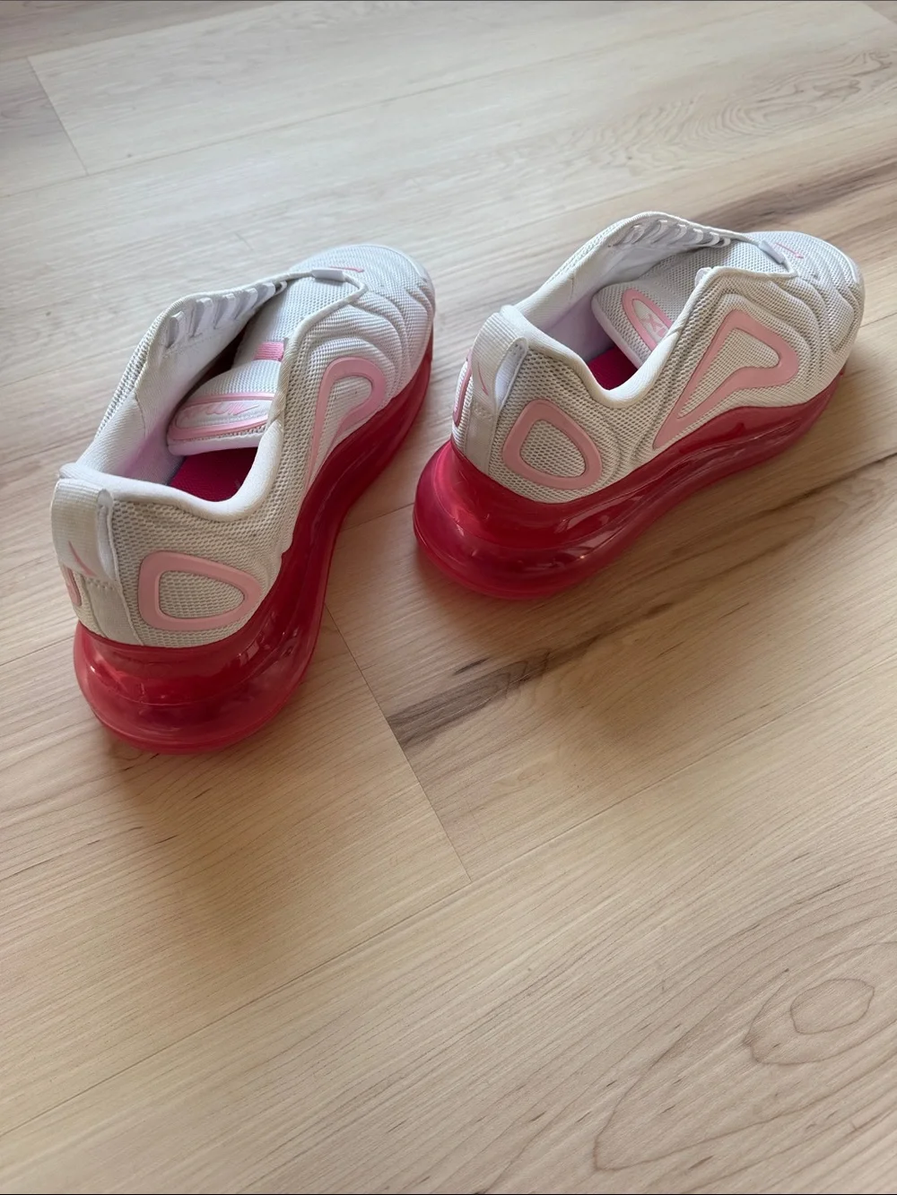Nike Air Max 720 Pink Rise Sneakers